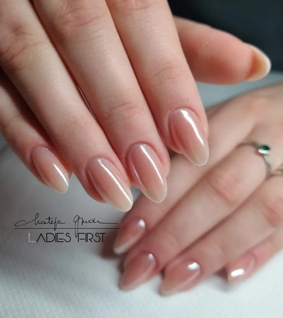 Ladies First lepotni studio - gelirani nohti